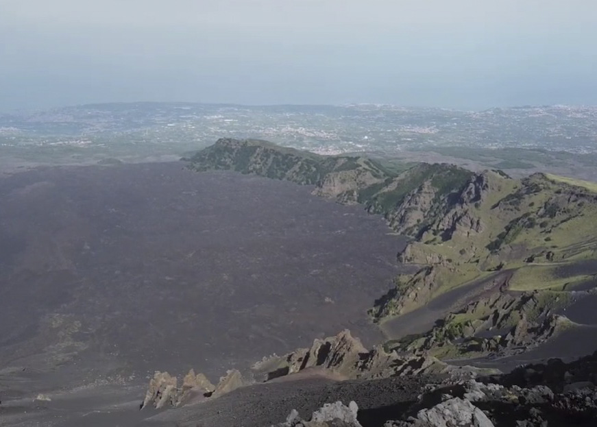 Panorama delle colate laviche e dei versanti dell’Etna dalla Schiena dell’Asino